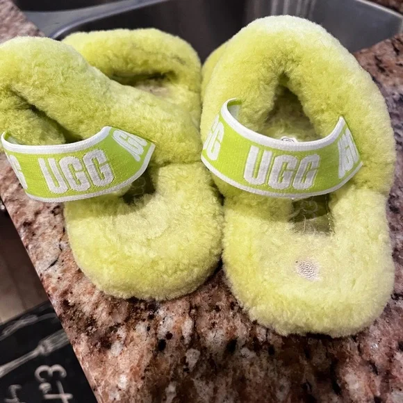 Girls size 13 Ugg fur slides neon green/yellow - Picture 3 of 3